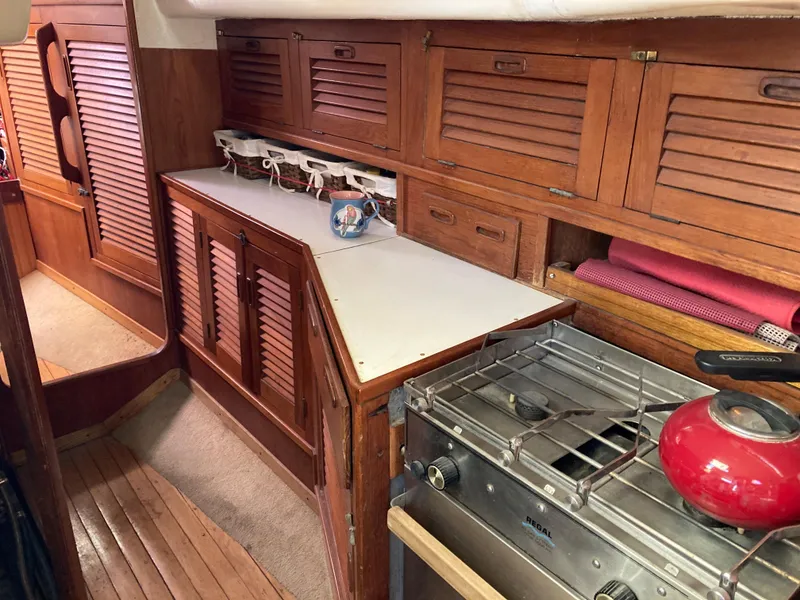 1985 Oceanic Center Cockpit 45