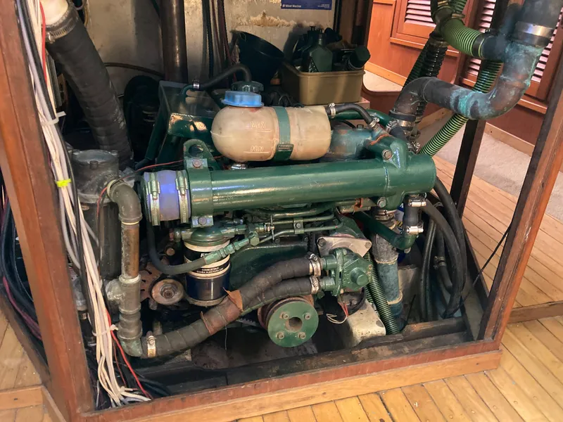 1985 Oceanic Center Cockpit 45