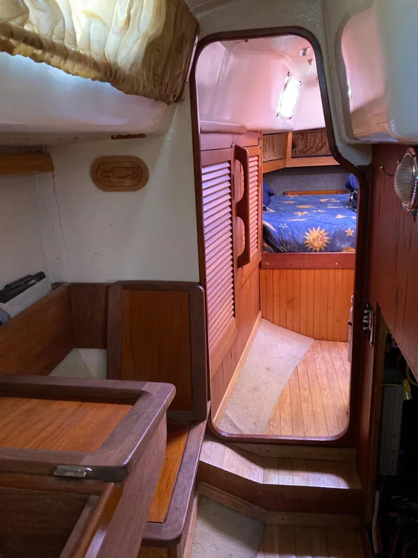 1985 Oceanic Center Cockpit 45