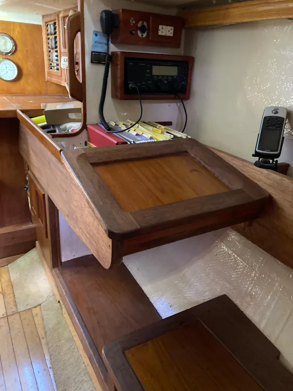 1985 Oceanic Center Cockpit 45