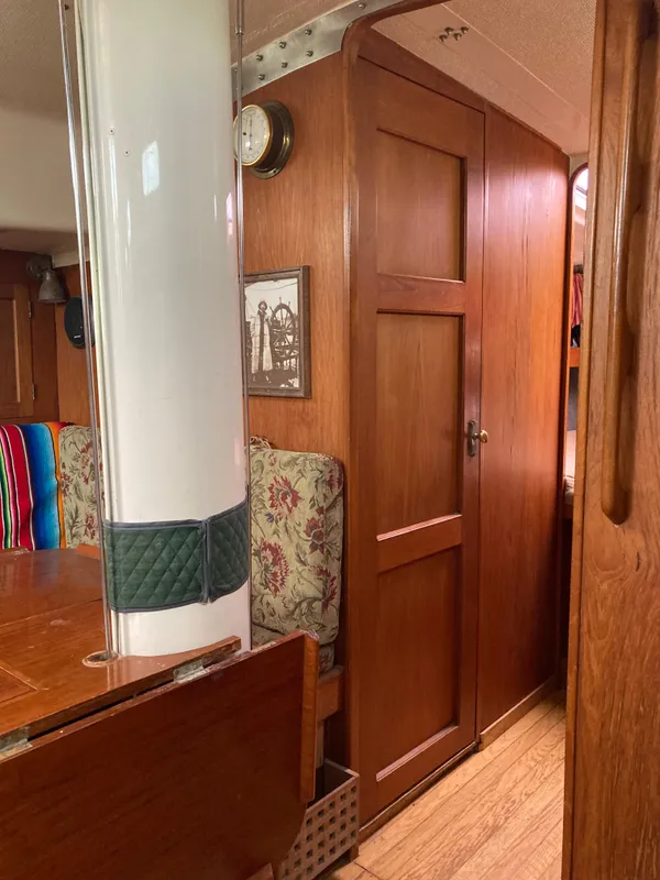 1985 Oceanic Center Cockpit 45