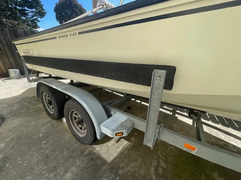 1981 Boston Whaler Outrage 22