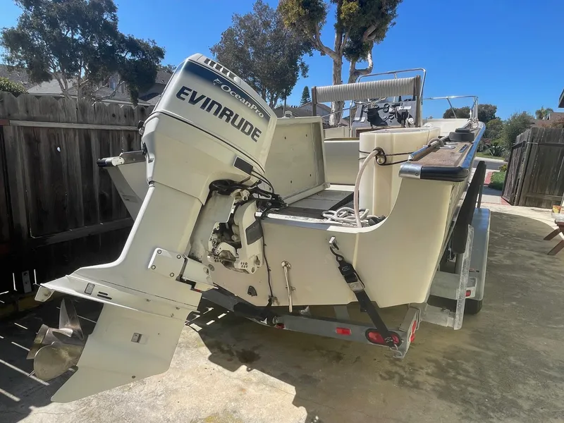 1981 Boston Whaler Outrage 22