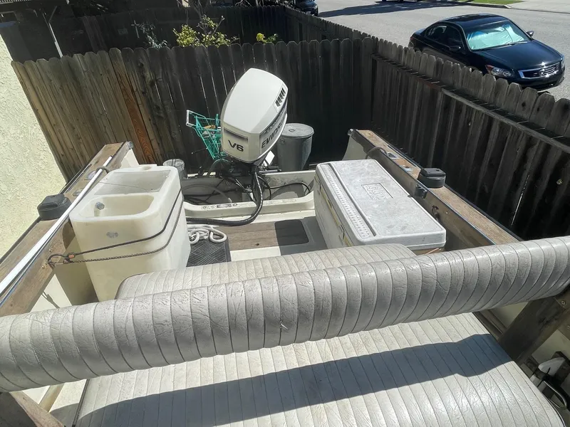 1981 Boston Whaler Outrage 22