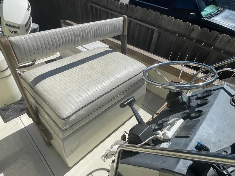 1981 Boston Whaler Outrage 22