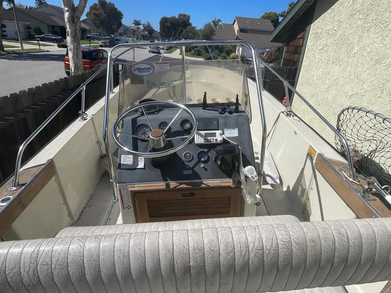 1981 Boston Whaler Outrage 22