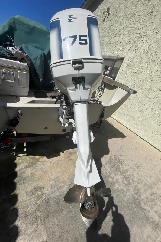 1981 Boston Whaler Outrage 22
