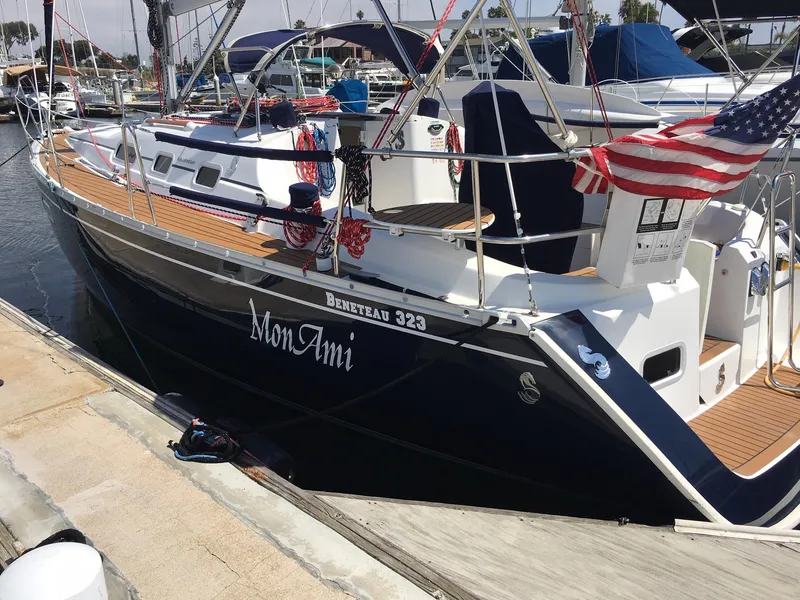 2005 Beneteau 323