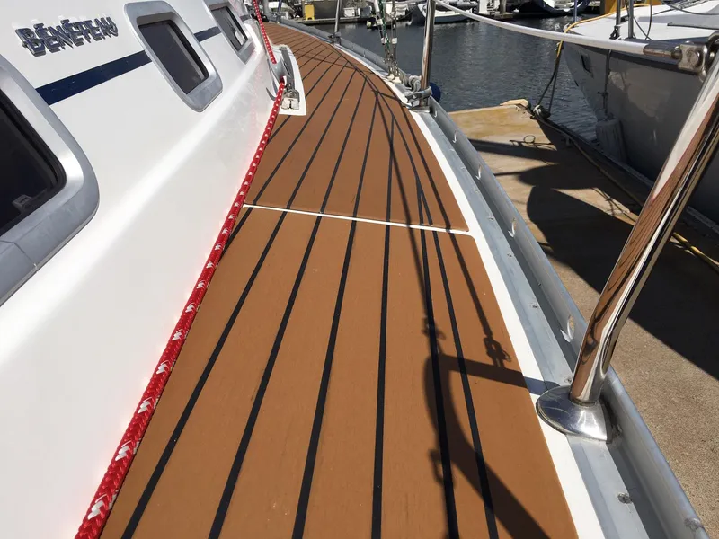 2005 Beneteau 323