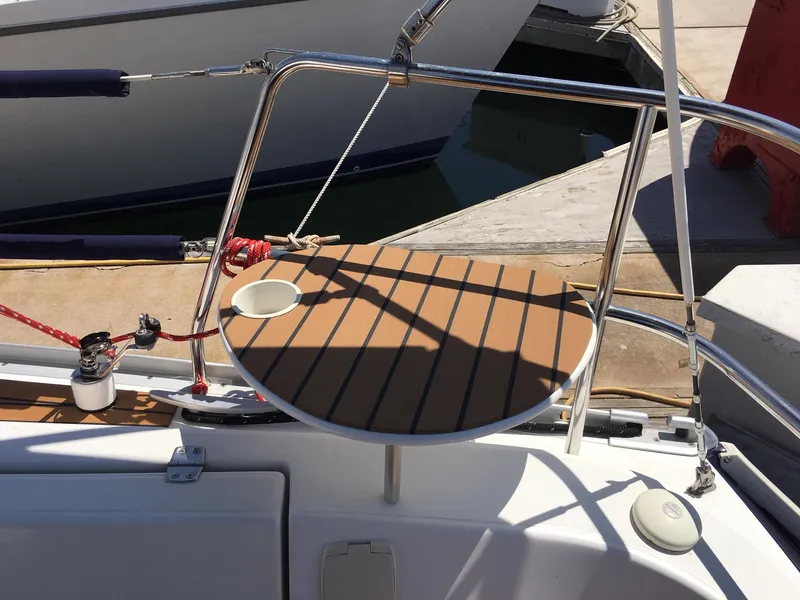 2005 Beneteau 323