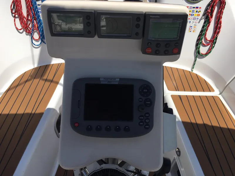 2005 Beneteau 323