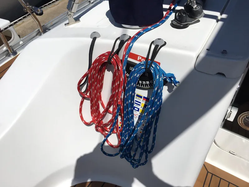 2005 Beneteau 323