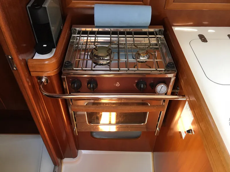 2005 Beneteau 323