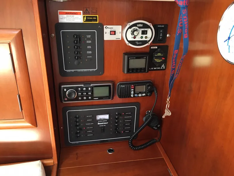 2005 Beneteau 323