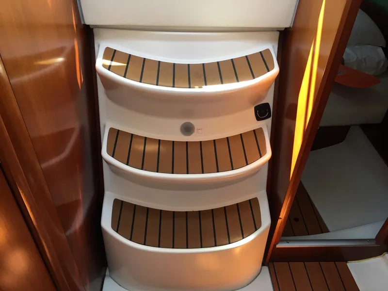 2005 Beneteau 323