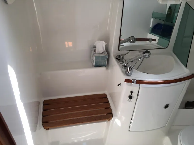 2005 Beneteau 323