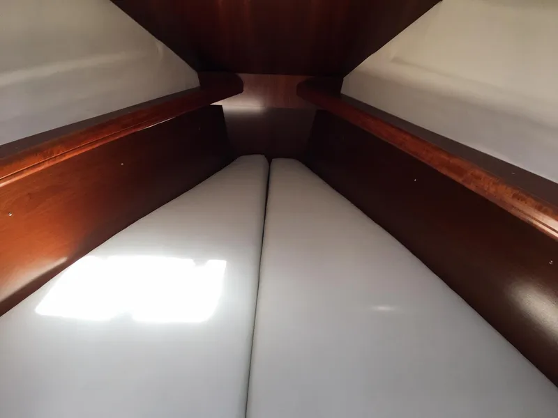2005 Beneteau 323