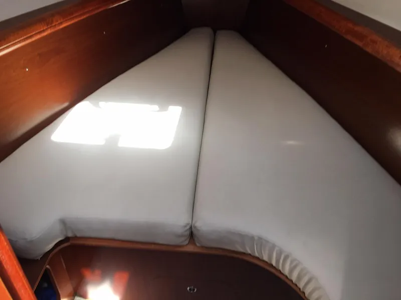 2005 Beneteau 323