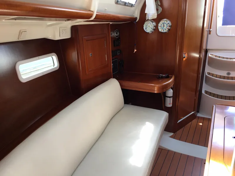 2005 Beneteau 323