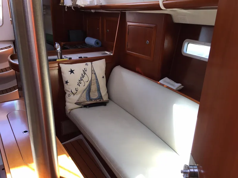 2005 Beneteau 323