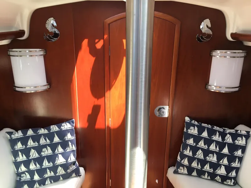 2005 Beneteau 323