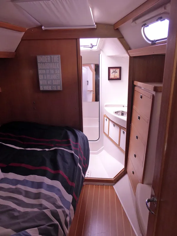 Pullman berth looking to forward head