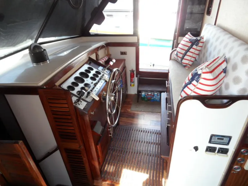 1981 Mainship Sedan