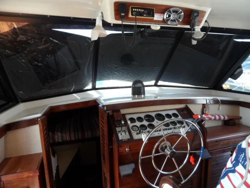 1981 Mainship Sedan