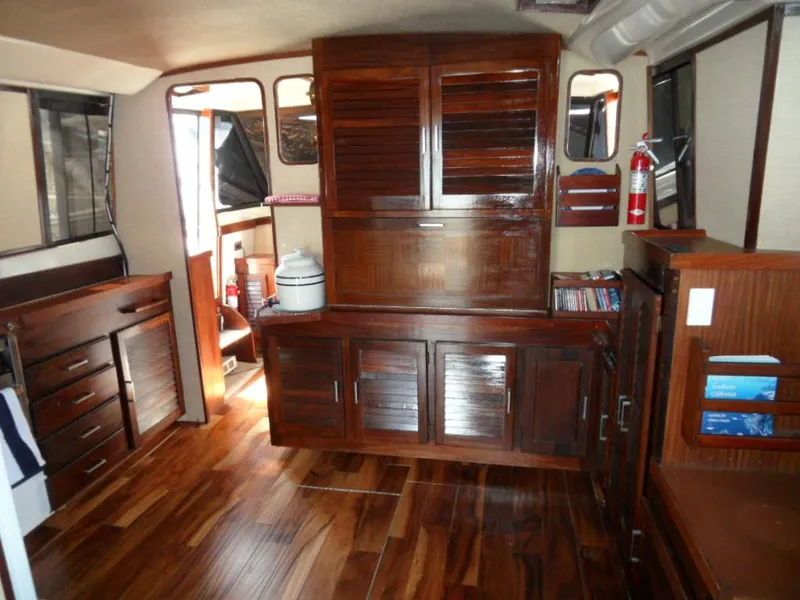 1981 Mainship Sedan