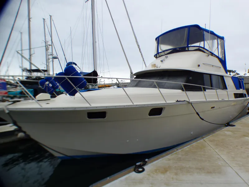 1983 Silverton 40 ft. Aft Cabin Motor Yacht