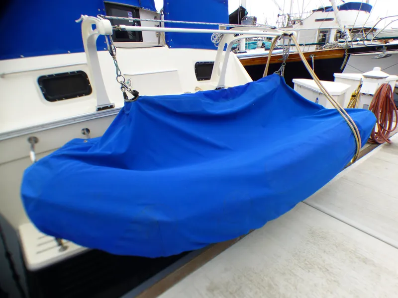 1983 Silverton 40 ft. Aft Cabin Motor Yacht