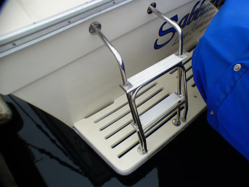 1983 Silverton 40 ft. Aft Cabin Motor Yacht