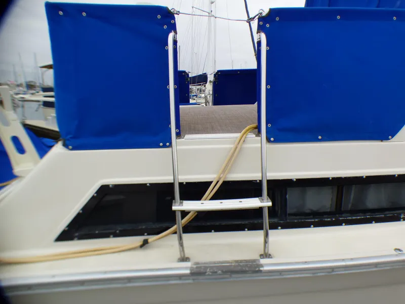 1983 Silverton 40 ft. Aft Cabin Motor Yacht