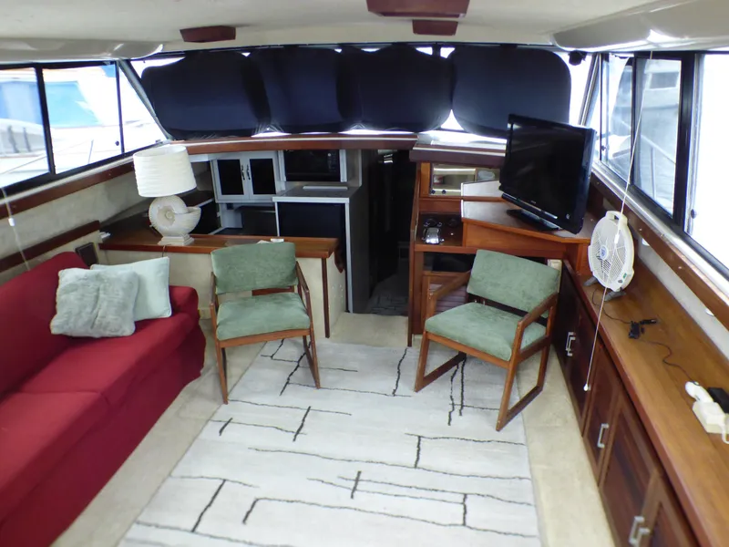 1983 Silverton 40 ft. Aft Cabin Motor Yacht