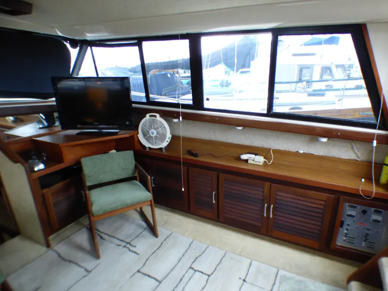 1983 Silverton 40 ft. Aft Cabin Motor Yacht