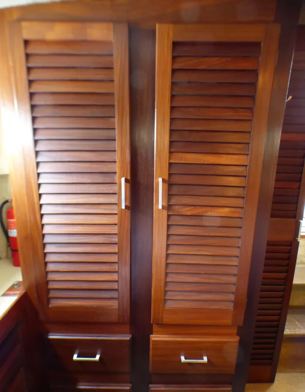 1983 Silverton 40 ft. Aft Cabin Motor Yacht