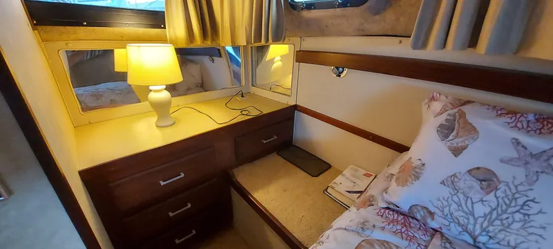 1983 Silverton 40 ft. Aft Cabin Motor Yacht