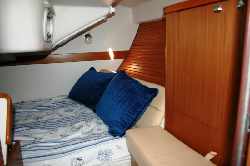 2012 Catalina 385