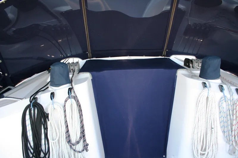Canvas around companionway
