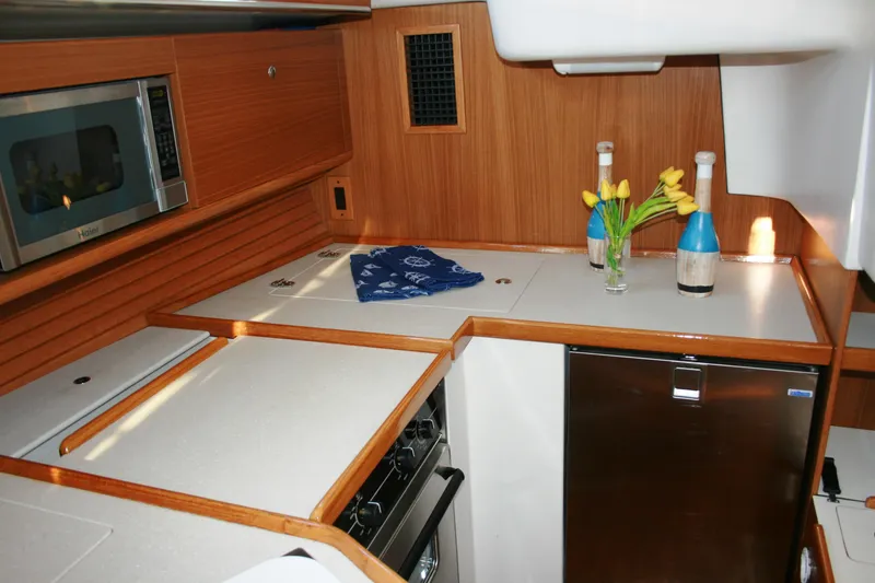 2012 Catalina 385