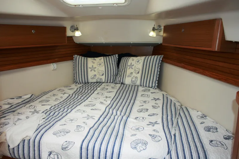 2012 Catalina 385