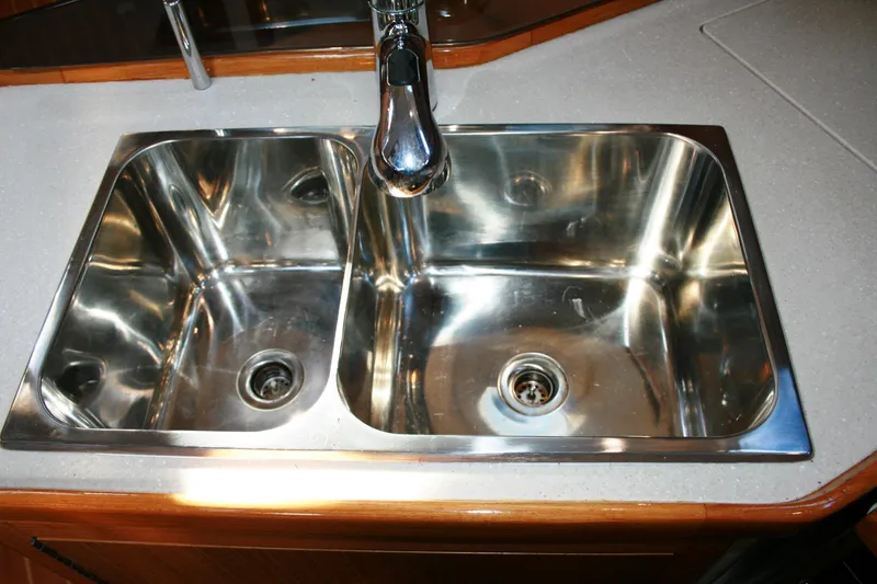 2012 Catalina 385