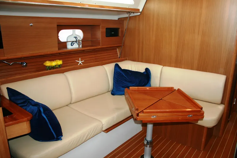 2012 Catalina 385