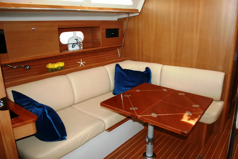 2012 Catalina 385