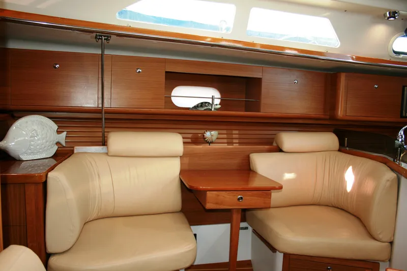 2012 Catalina 385