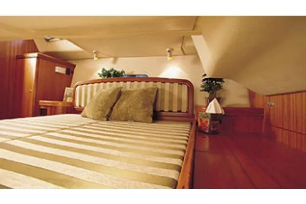 Aft cabin (manufacturer image)