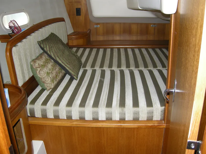 Aft cabin 2