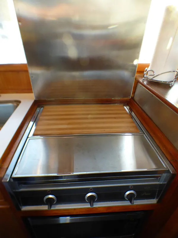 1977 Grand Banks Classic