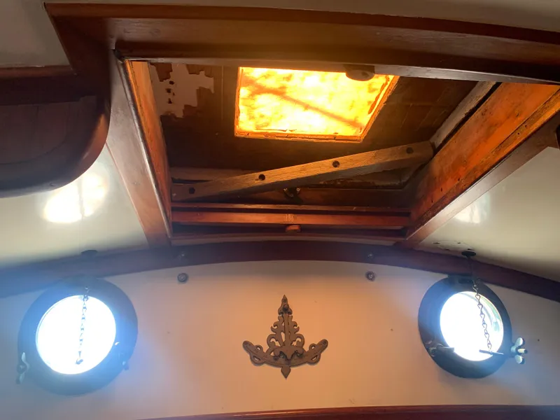 1980 Tayana Pilot House