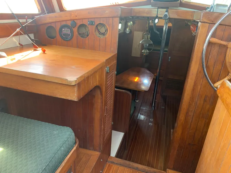 1980 Tayana Pilot House